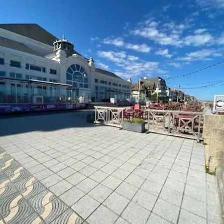 Spacieux Avec Grande Terrasse דירה *